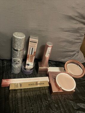 Cosmetic products lot of eight